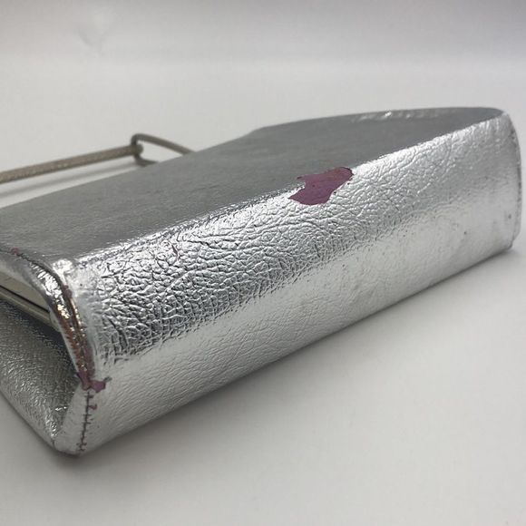 Vintage Silver Handbag with silver hardware handle and top snap closure - Picture 5 of 7